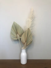 Load image into Gallery viewer, Natural Palm Spear
