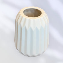 Load image into Gallery viewer, Small Ceramic White Vases
